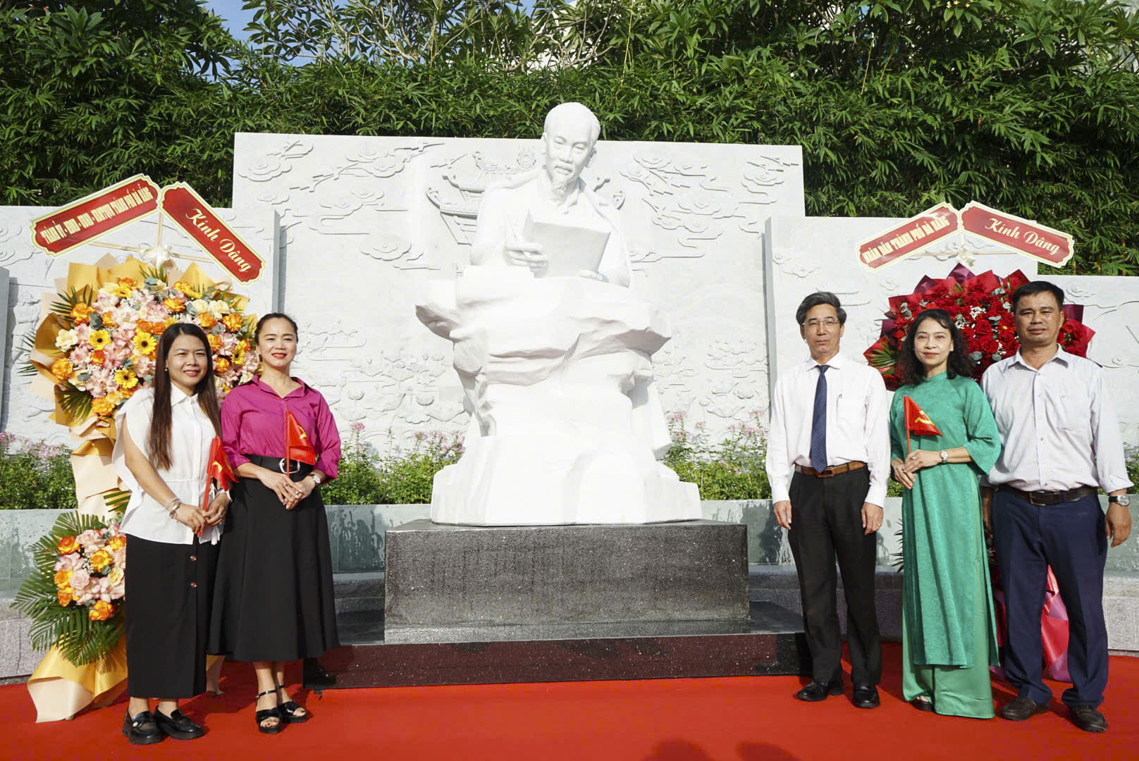 Da Nang slavnostně otevřel sochu strýce Ho v areálu Všeobecné vědecké knihovny - foto 3