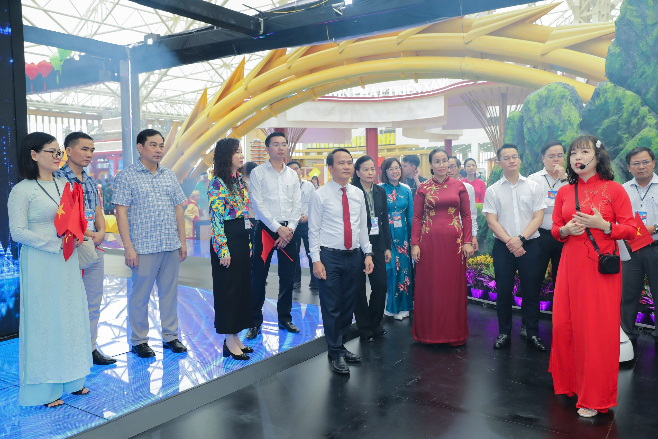 Da Nang ចាប់អារម្មណ៍ជាមួយស្តង់បច្ចេកវិទ្យានៅឯពិព័រណ៍សមិទ្ធិផលជាតិ - រូបថត ៣