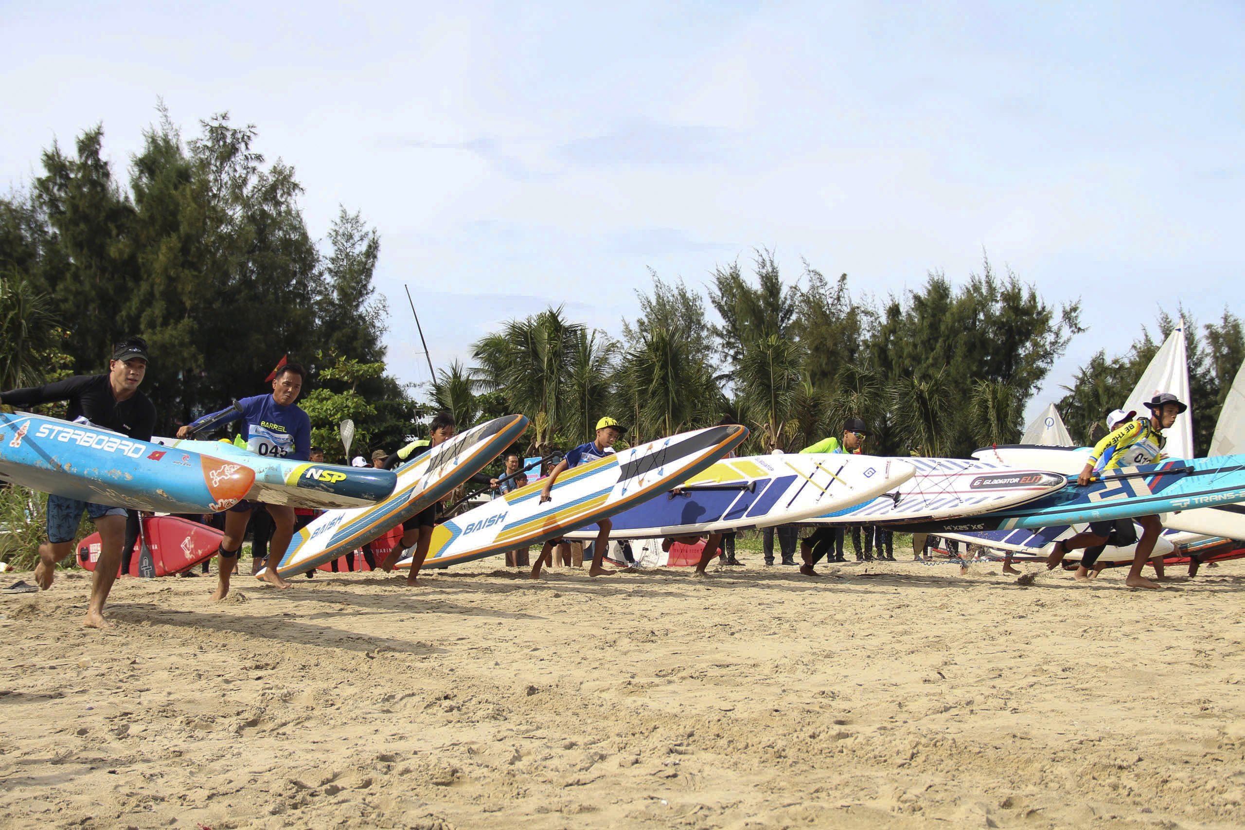 2025年全国ユースセーリング&スタンドアップパドルボード選手権の開幕 - 写真1