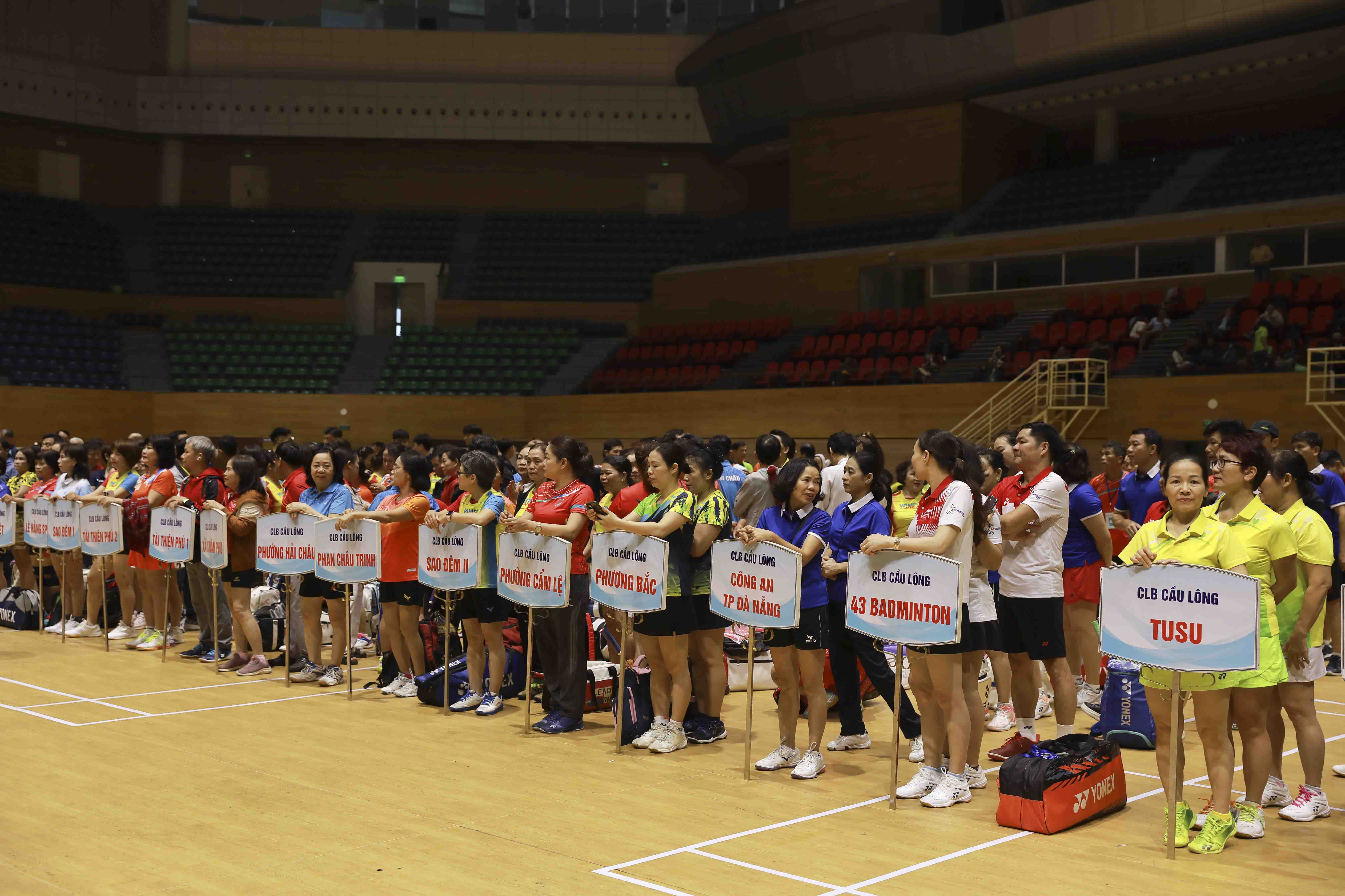 Da Nang 2025 Senior Club Badminton and table Tennis Tournament Opens - Photo 2