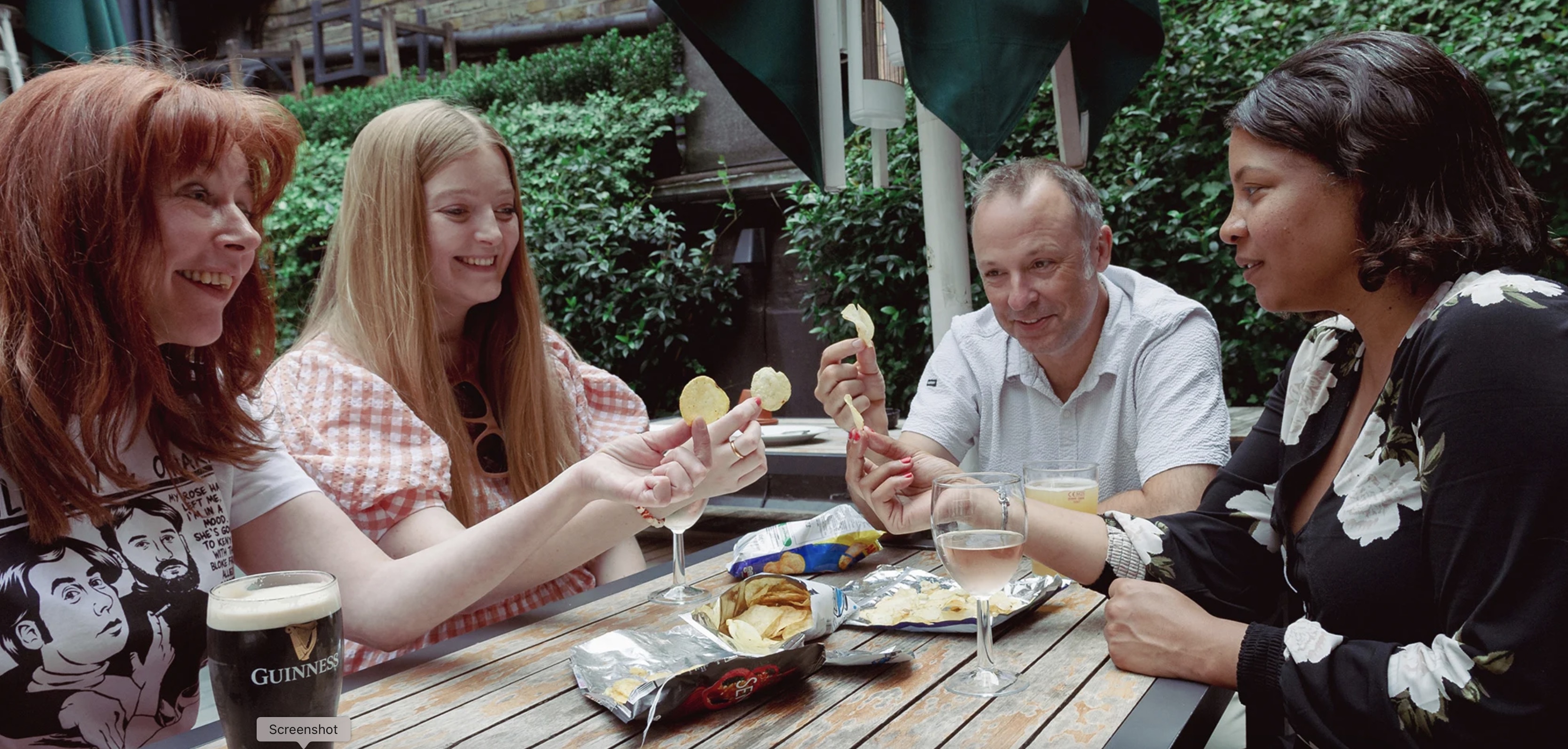 Křupavé brambůrky se náhle staly oblíbenou svačinou Britů - foto 1