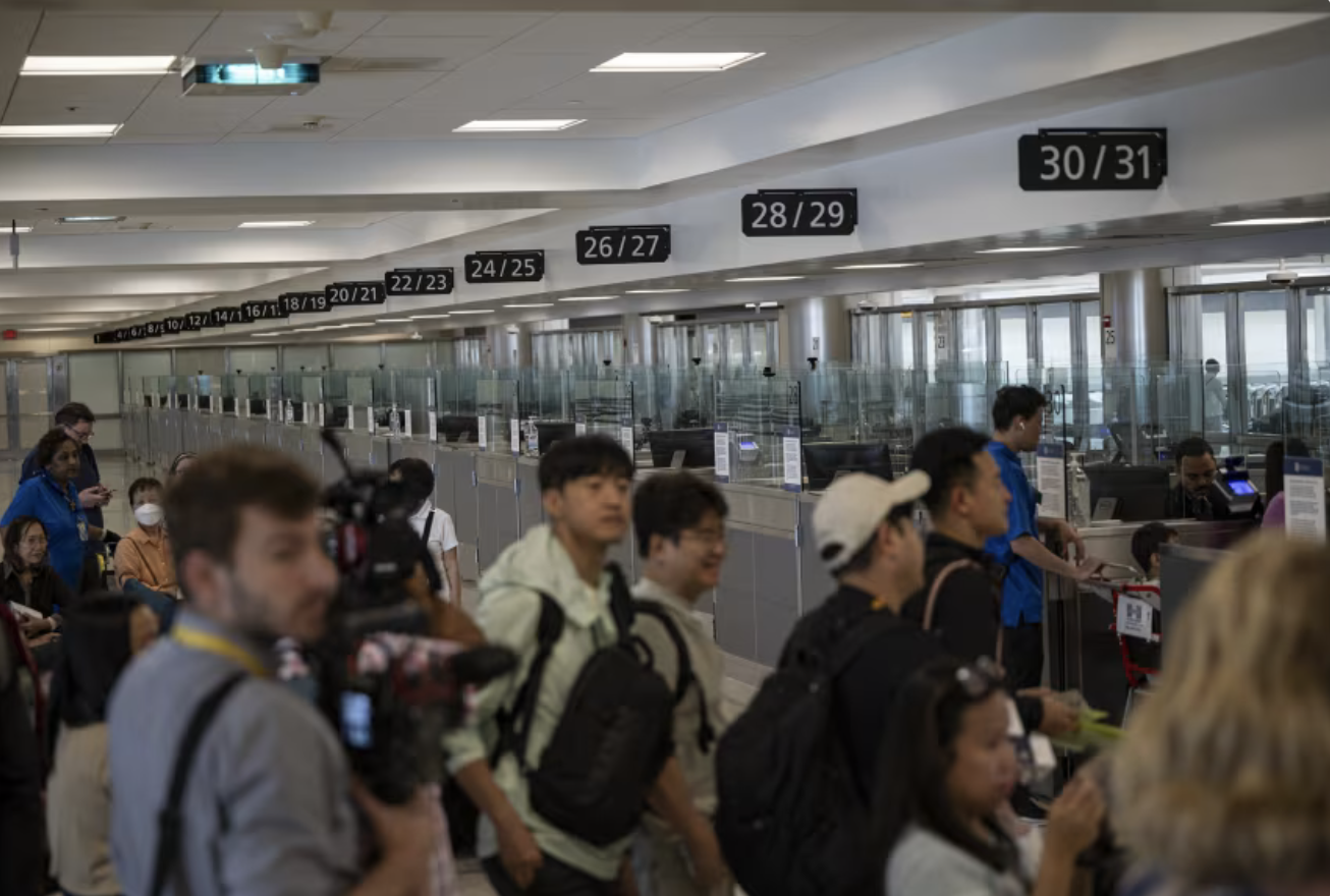 Turisté do USA musí zaplatit dodatečný poplatek až do výše 250 USD - foto 1