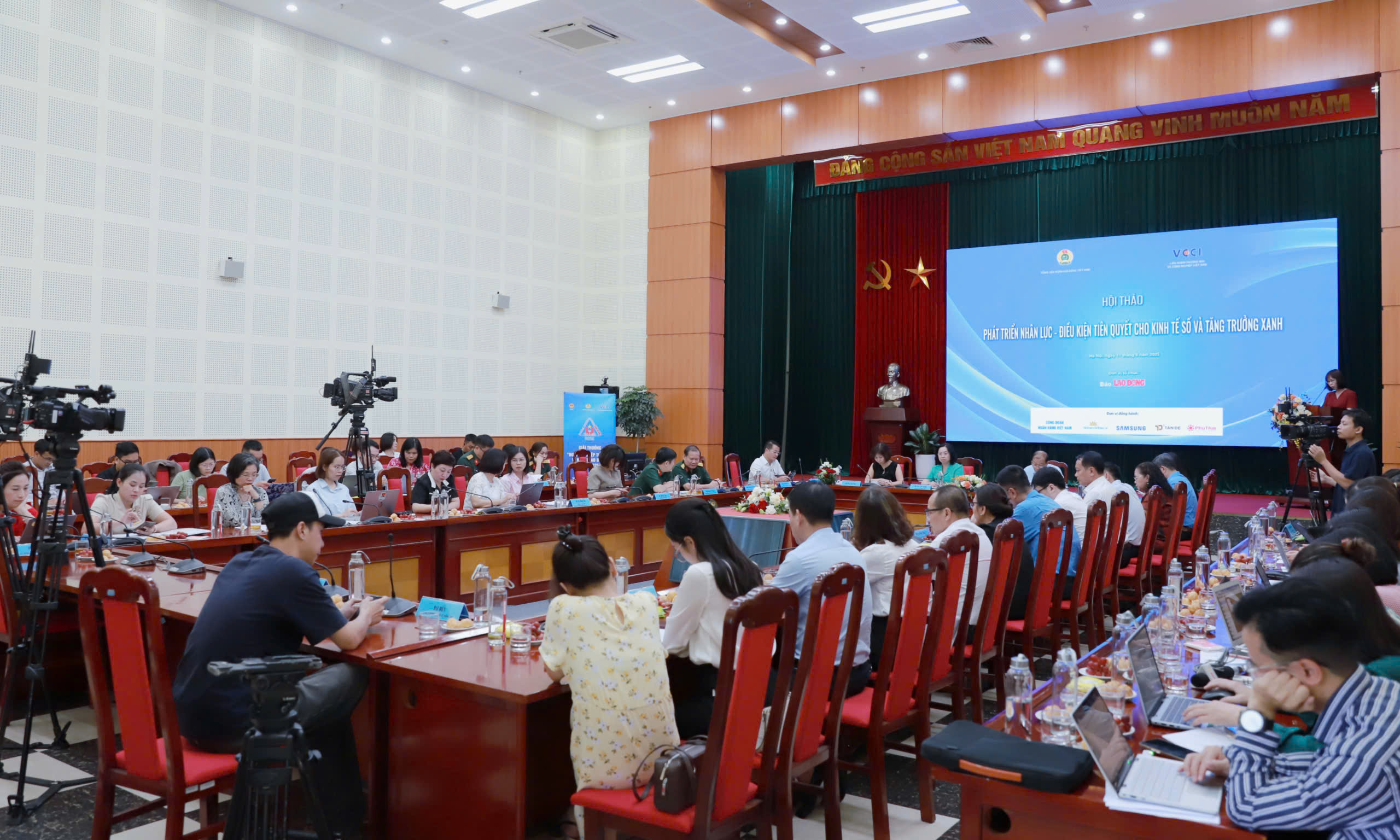 Nguồn nhân lực chuyển đổi số còn hạn chế về số lượng và chất lượng - ảnh 1