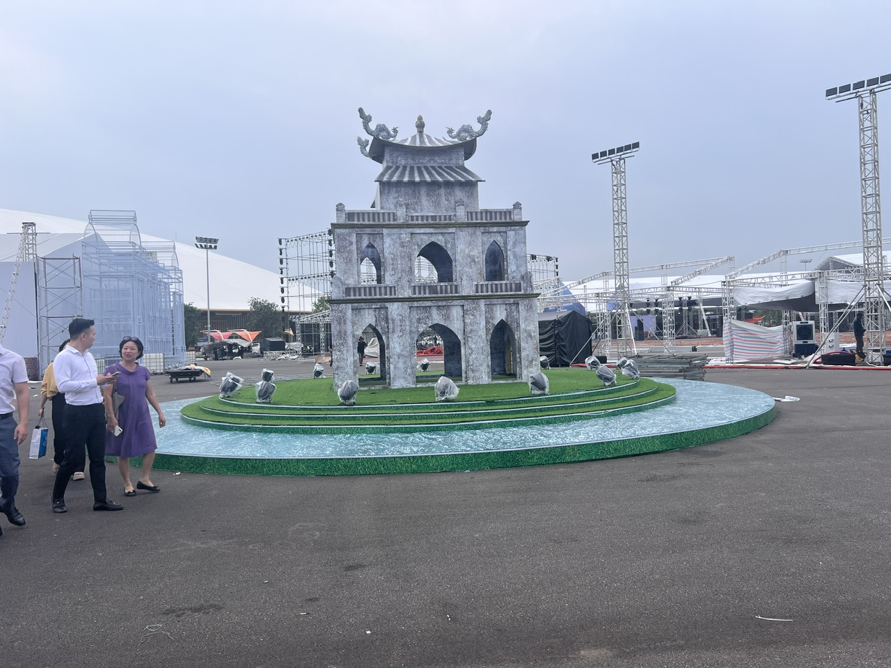 ハノイ人民委員会副委員長が国家功績博覧会で建設の進捗状況を視察 - 写真5