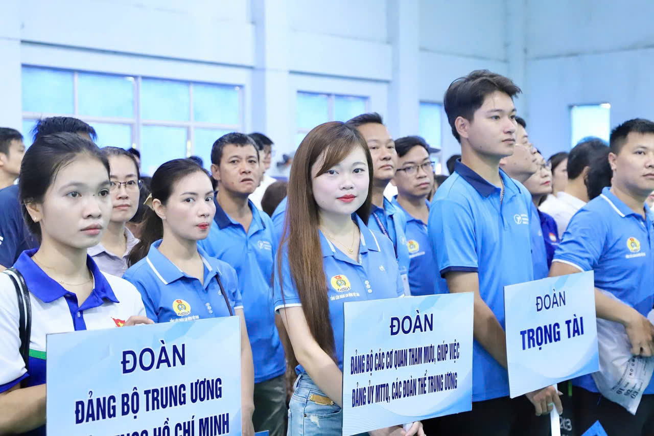 První pořádání sportovního festivalu k přivítání sjezdu delegátů Ústředního výboru strany Vietnamské vlastenecké fronty a ústředních organizací - foto 2