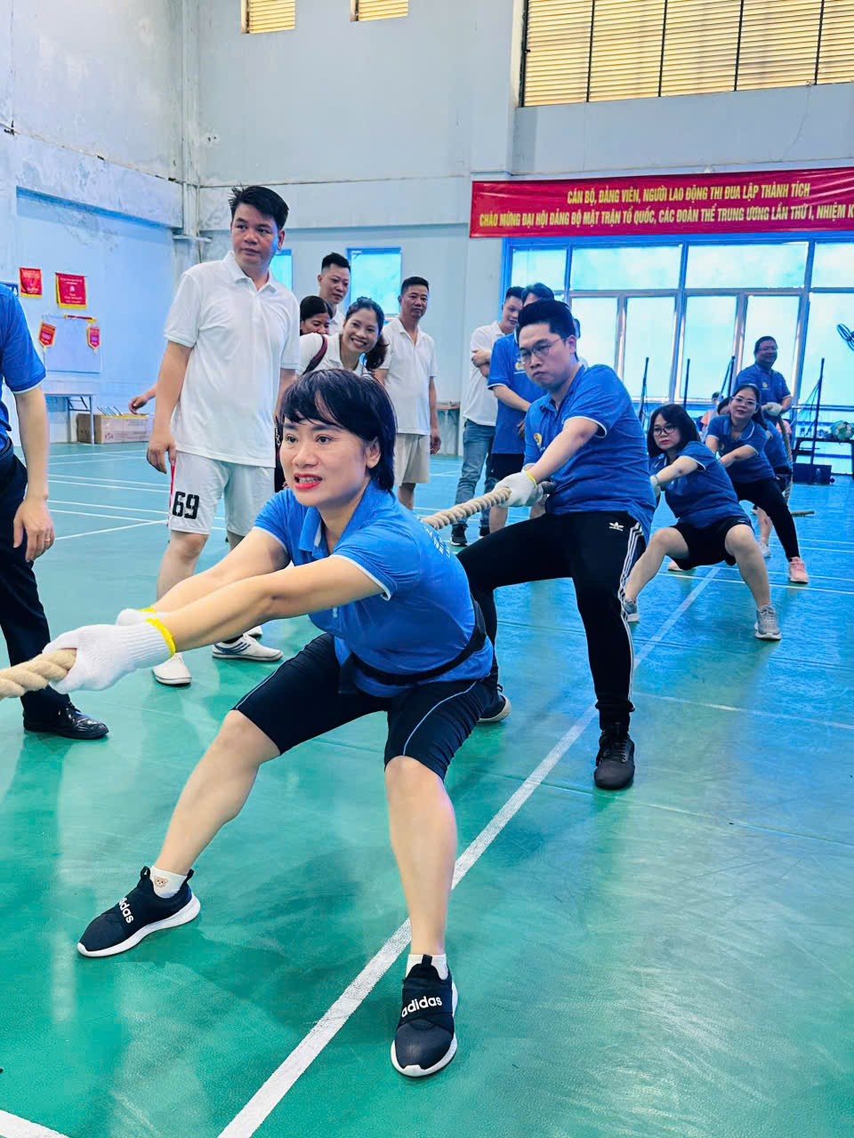 První pořádání sportovního festivalu k přivítání sjezdu delegátů Ústředního výboru strany Vietnamské vlasti a ústředních organizací - foto 5