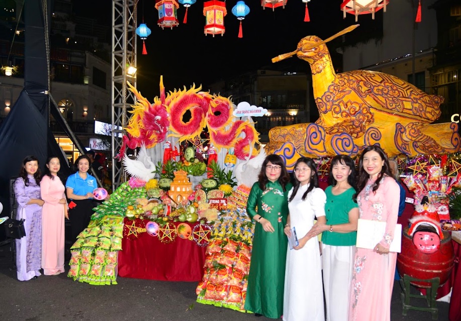 បទពិសោធន៍ពិធីបុណ្យពាក់កណ្តាលសរទរដូវតាមអ៊ីនធឺណិត