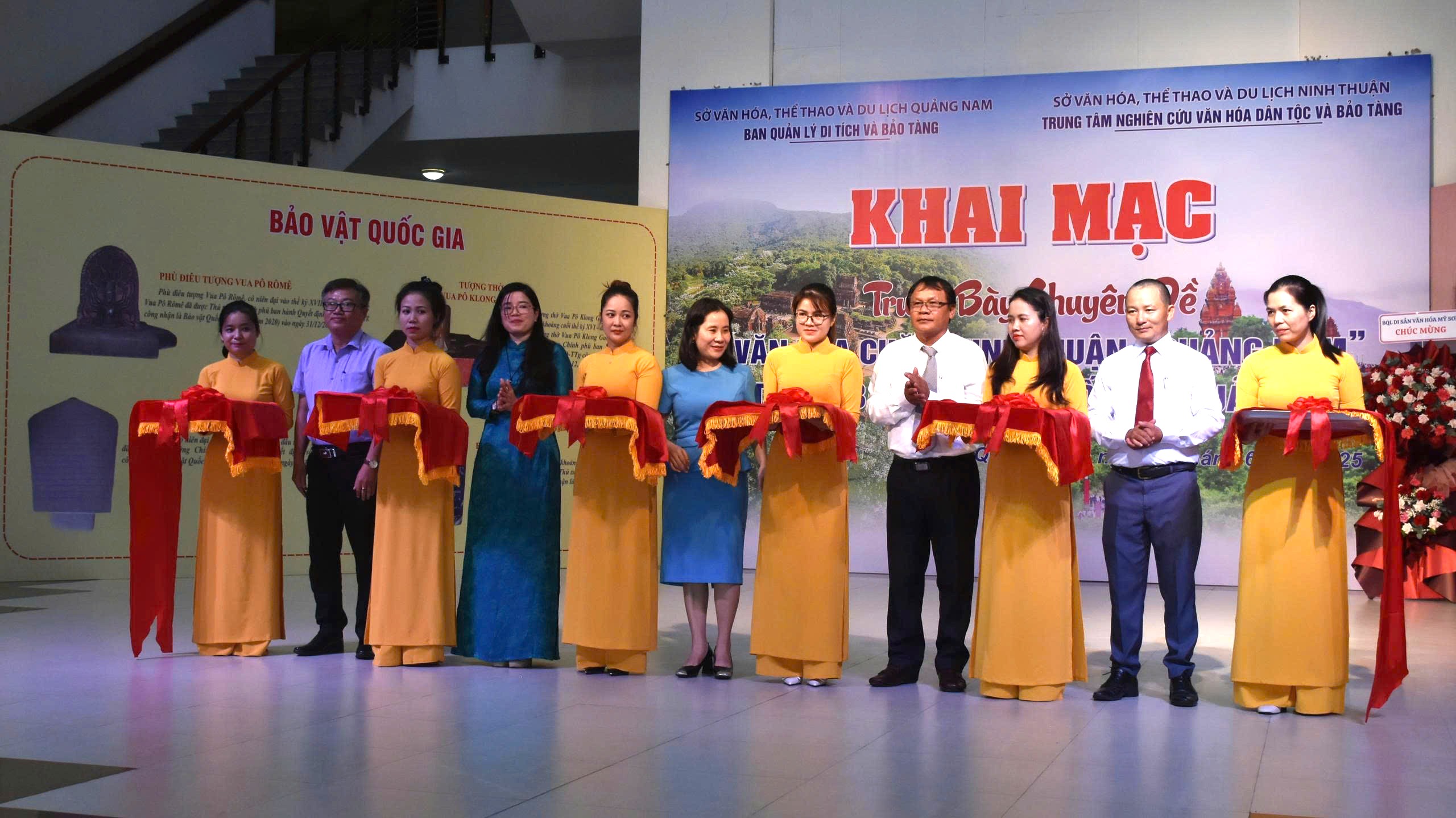 Vernisáž tematické výstavy o kultuře a národních pokladech Čamů - foto 1