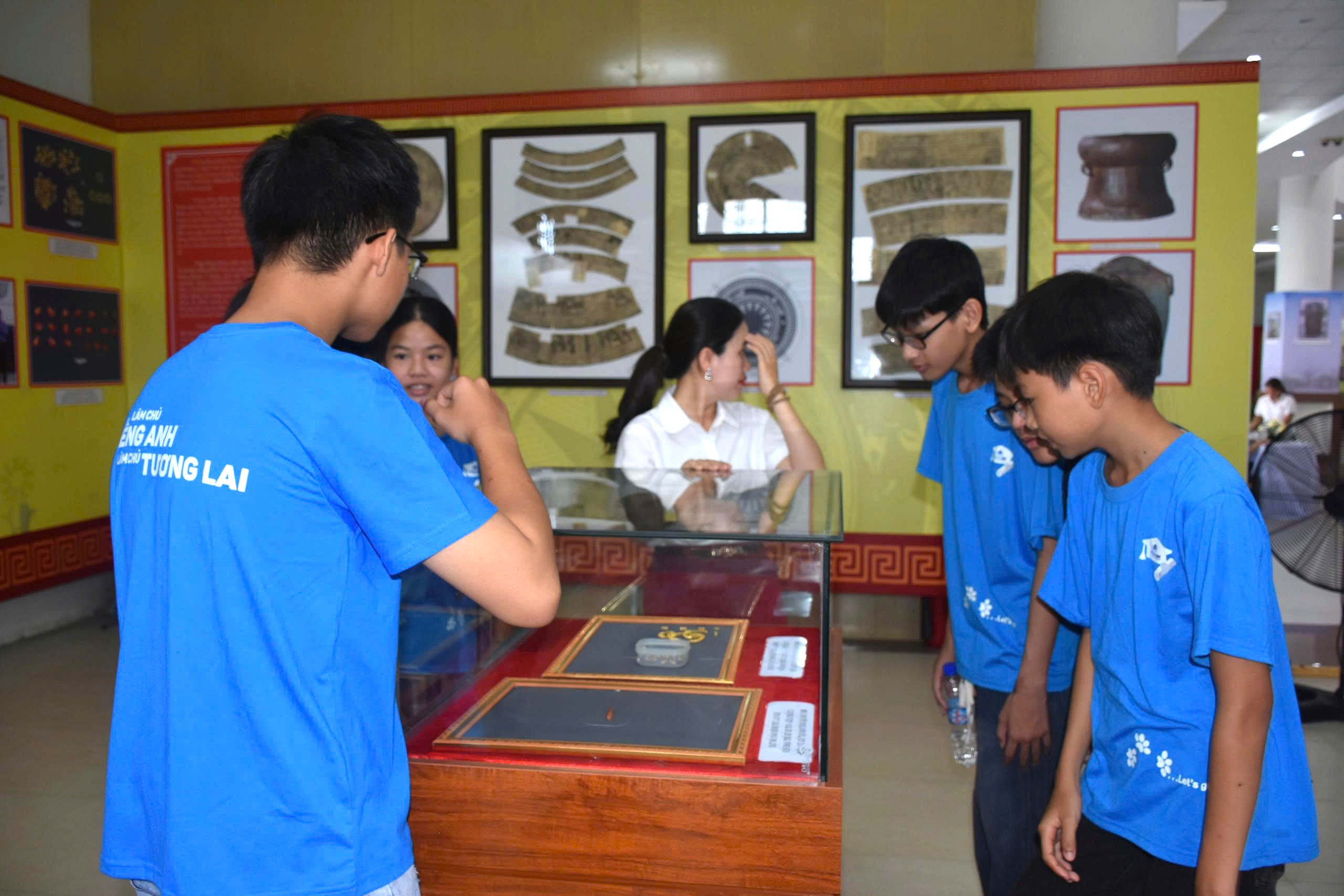 Admirando tesouros nacionais - A quintessência da herança Quang - foto 1
