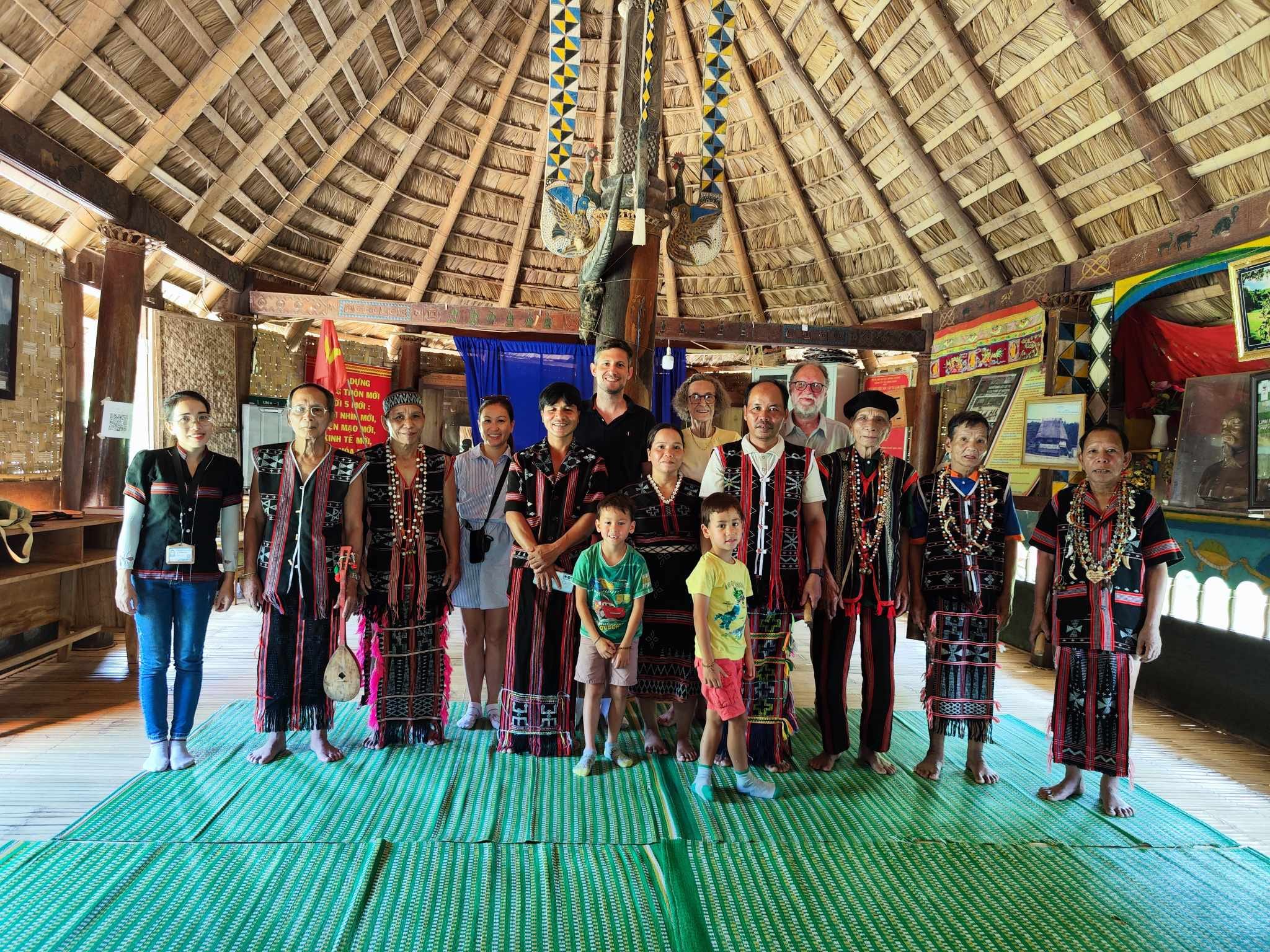 សកម្មភាពពិសេសជាច្រើននៅមហោស្រពវប្បធម៌ប្រពៃណី Co Tu - រូបថត ២