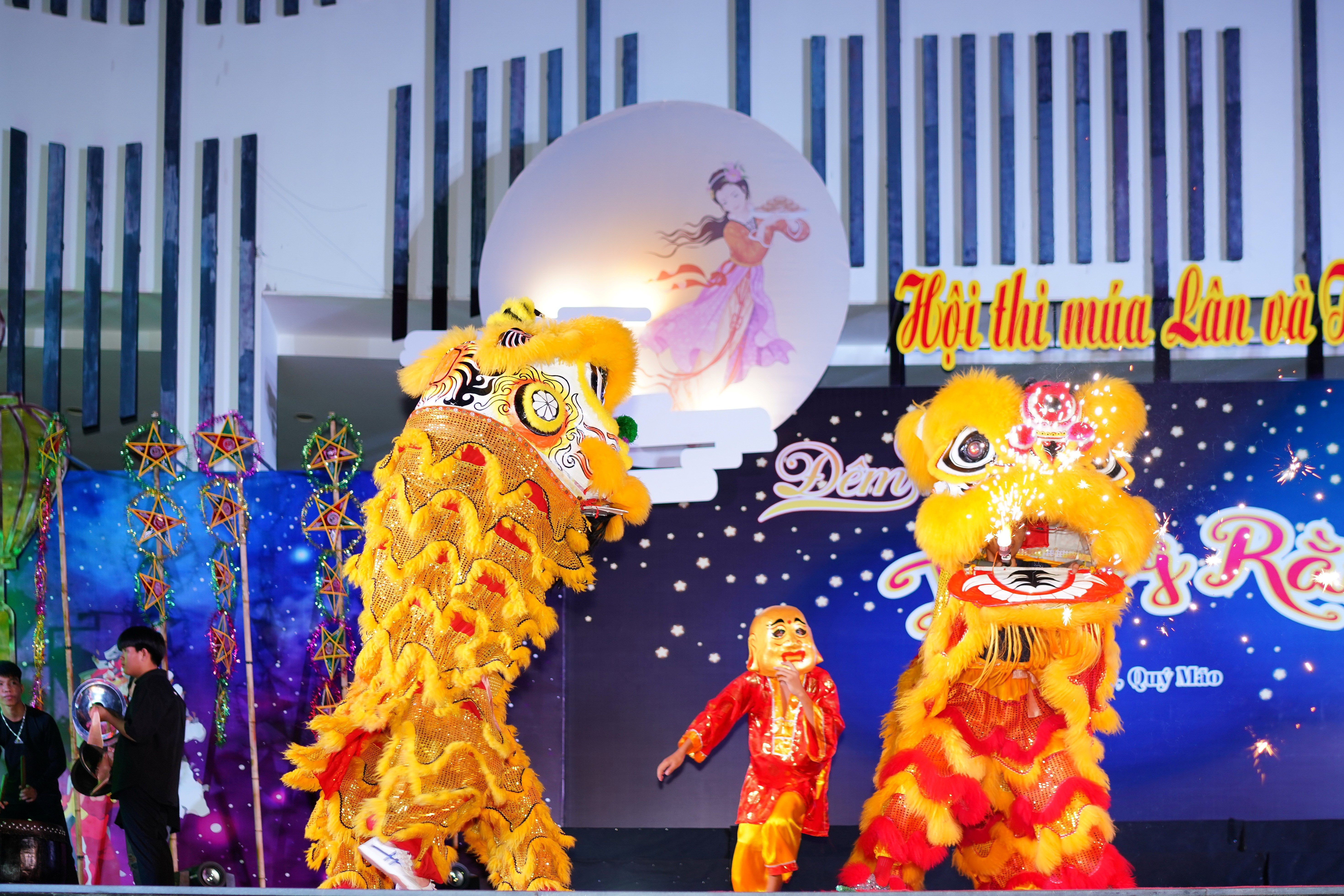 សកម្មភាពបុណ្យពាក់កណ្ដាលសរទរដូវដ៏អ៊ូអរសម្រាប់កុមារ លើកតម្កើងបេតិកភណ្ឌវប្បធម៌ - រូបថត ២