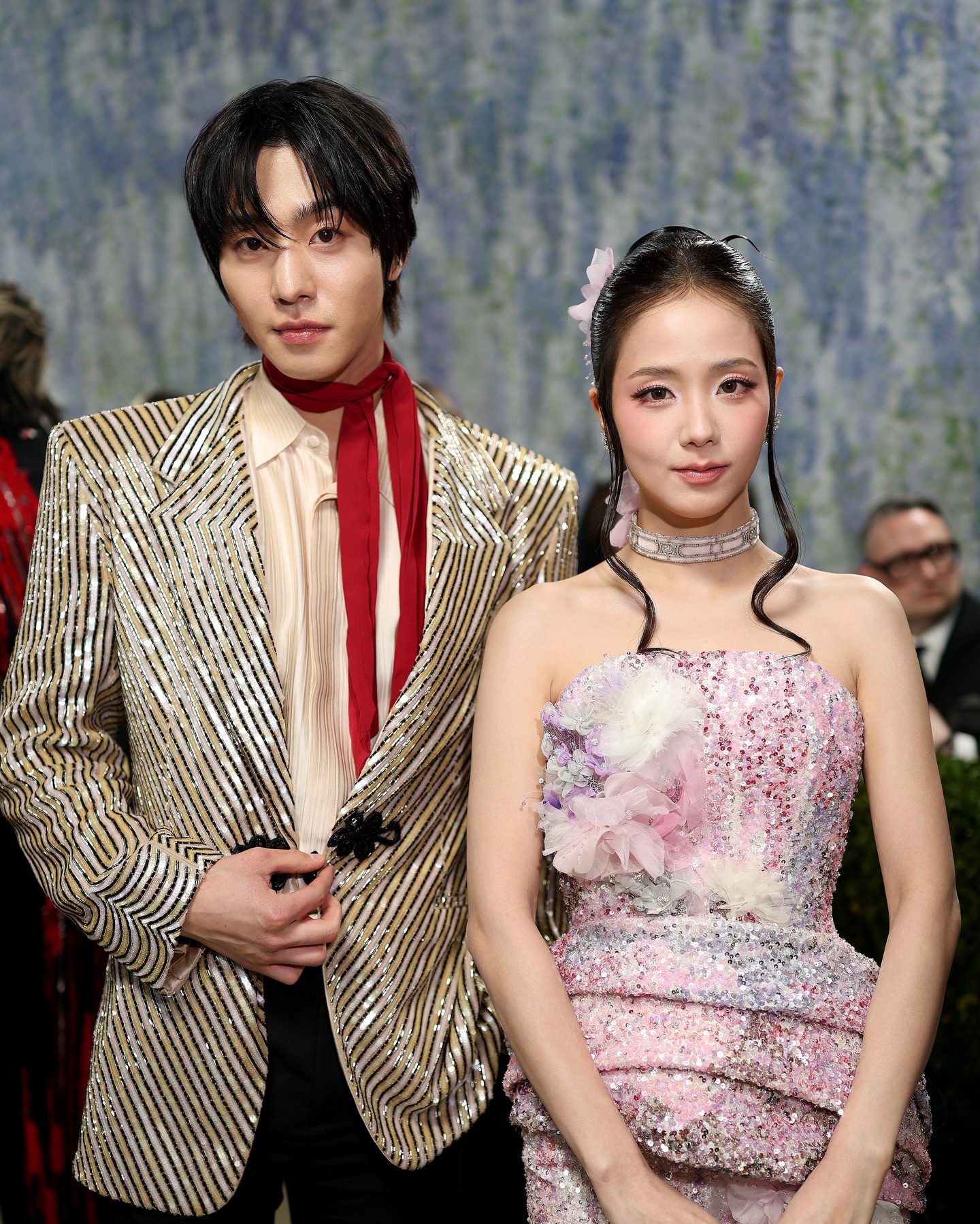 Mỹ nam cao 1m88 kiên nhẫn chờ Jisoo chụp hình chung ở Met Gala là ngoạ