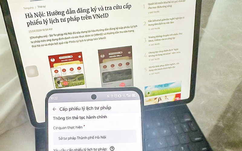 Ausstellung von Führungszeugnissen über die elektronische Identifizierungs- und Authentifizierungsanwendung VNeID. (Foto: TUỆ NGHI)