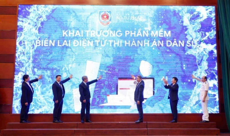 Druk officieel op de knop om de software voor het Electronic Receipt System te starten die wordt toegepast bij de tenuitvoerlegging van civiele vonnissen.