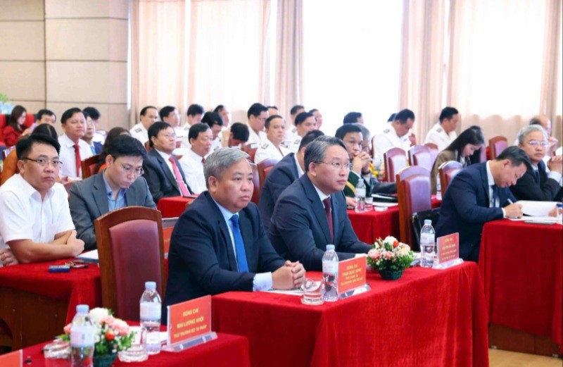 Afgevaardigden bij de openingsceremonie.