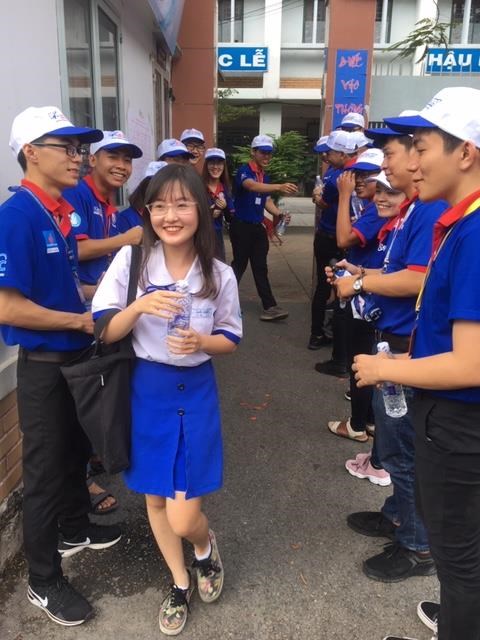 Các thí sinh đã hoàn thành xong bài thi môn Ngữ Văn kỳ thi THPT Quốc gia 2019 - ảnh 2