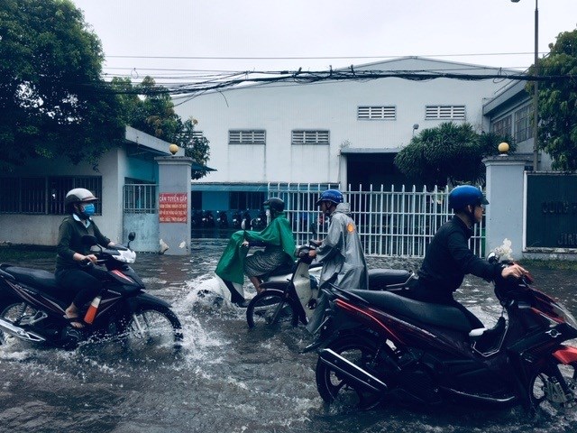 Khu công nghiệp Tân Bình nhiều công ty đóng cửa do bị ngập - ảnh 4