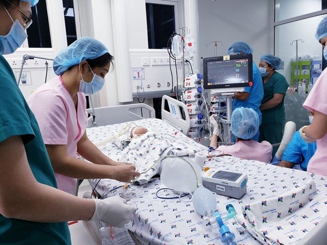 Tách thành công cặp song sinh dính liền nhau phức tạp - ảnh 4