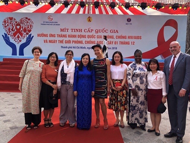 Hàng ngàn người tham dự Lễ mít tinh hưởng ứng Tháng hành động phòng chống HIV/AIDS - ảnh 5