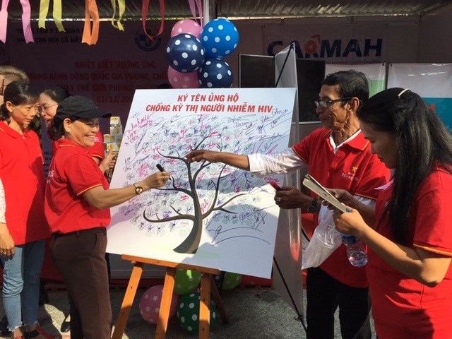 Hàng ngàn người tham dự Lễ mít tinh hưởng ứng Tháng hành động phòng chống HIV/AIDS - ảnh 3