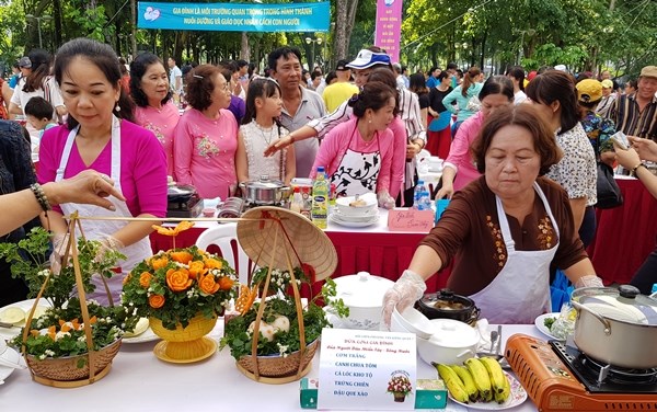 TPHCM: Sôi động Hội thi nấu ăn “Cả nhà vào bếp” - ảnh 2