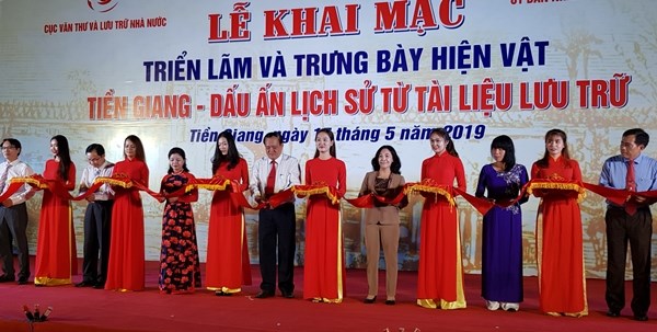 Khai mạc triển lãm Tiền Giang- dấu ấn lịch sử từ tài liệu lưu trữ - ảnh 1