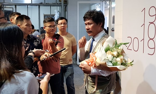 “Hồn đá”- Triển lãm ảnh khỏa thân nghệ thuật in trên đá lần đầu tiên được tổ chức tại Việt Nam - ảnh 1