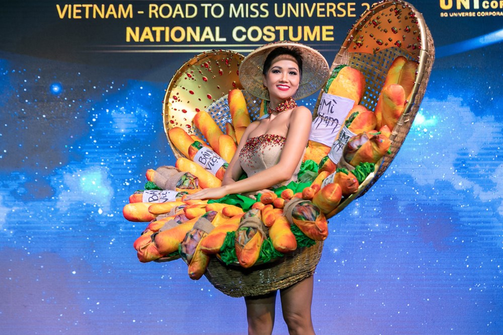 H’Hen Niê mang "Bánh mì" đến Miss Universe 2018 - ảnh 1