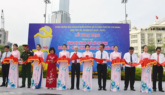 Khai mạc triển lãm chào mừng Đại hội Đại biểu Đảng bộ TP. HCM lần thứ XI - ảnh 1
