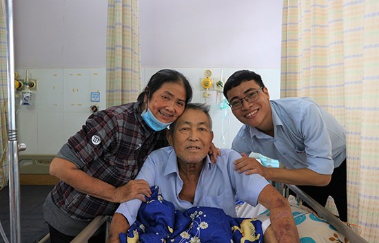 Cứu được đôi chân bệnh nhân lành lặn nhờ “đúng thầy, đúng thuốc” - ảnh 2