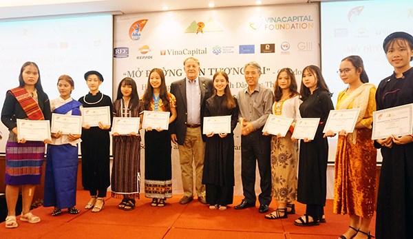 “Mở đường đến tương lai” cho nữ sinh dân tộc thiểu số - ảnh 1