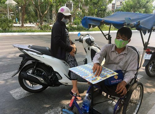 TP.HCM: Chi gần 9 tỉ đồng hỗ trợ người bán vé số lưu động - ảnh 1