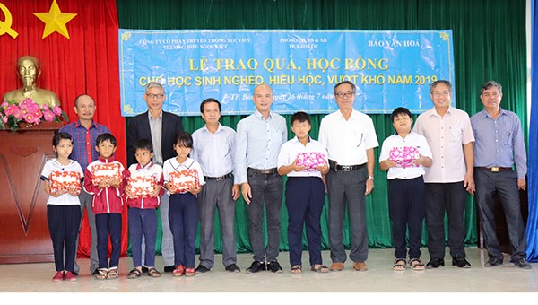 Báo Văn Hóa trao 2 căn nhà tình thương và 50 suất quà cho học sinh nghèo - ảnh 3