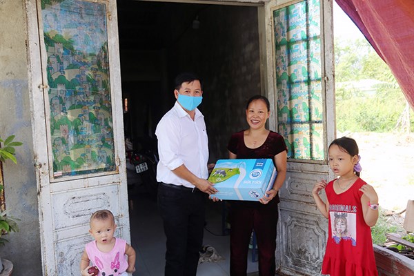 Cô gái Hà Lan chia khó cùng Đà Nẵng với hàng trăm ngàn sản phẩm sữa yêu thương - ảnh 7