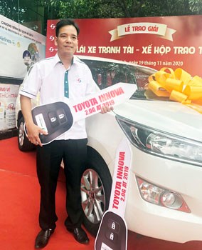 Lái xe taxi nhận thưởng “xế hộp” gần 1 tỉ đồng - ảnh 2