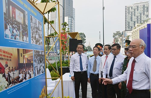 Khai mạc triển lãm chào mừng Đại hội Đại biểu Đảng bộ TP. HCM lần thứ XI - ảnh 2