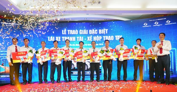 Lái xe taxi nhận thưởng “xế hộp” gần 1 tỉ đồng - ảnh 3