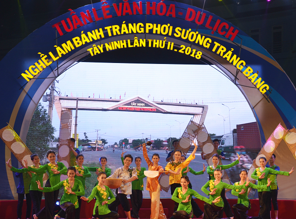 Bảo tồn, tôn vinh Nghề làm bánh tráng phơi sương Trảng Bàng - ảnh 1