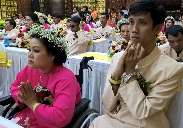 Lễ “Hằng thuận” tập thể cho 50 cặp cô dâu và chú rể khuyết tật - ảnh 2