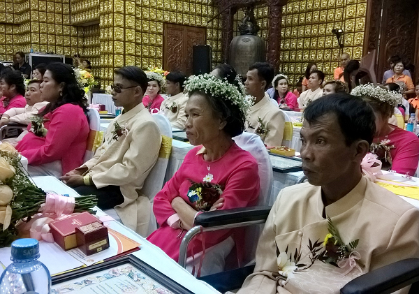 Lễ “Hằng thuận” tập thể cho 50 cặp cô dâu và chú rể khuyết tật - ảnh 3