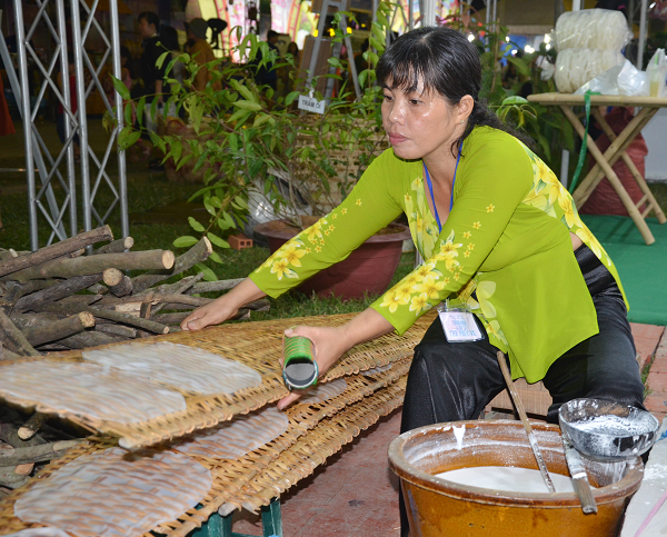 Bảo tồn, tôn vinh Nghề làm bánh tráng phơi sương Trảng Bàng - ảnh 4