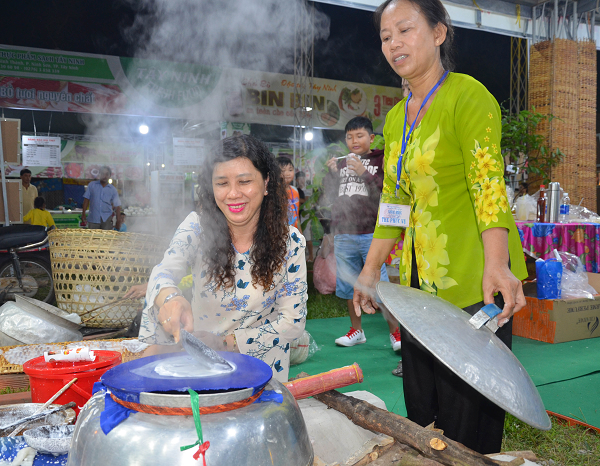 Bảo tồn, tôn vinh Nghề làm bánh tráng phơi sương Trảng Bàng - ảnh 2