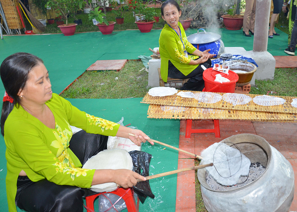 Bảo tồn, tôn vinh Nghề làm bánh tráng phơi sương Trảng Bàng - ảnh 5