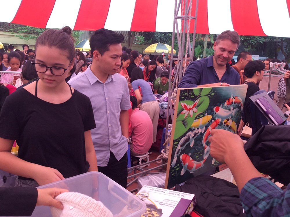 Độc đáo phiên chợ họp duy nhất một lần trong năm - ảnh 1