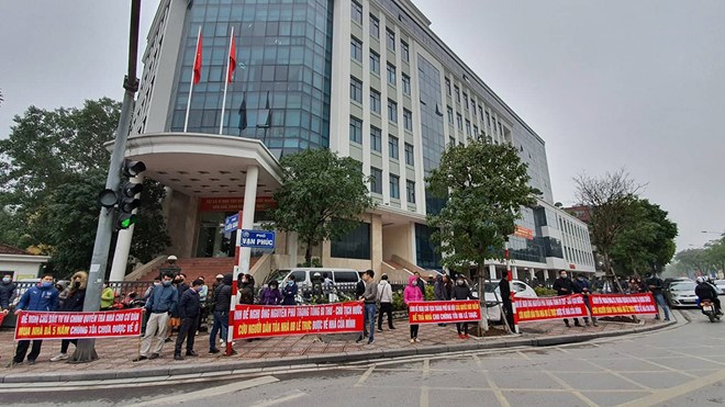 “Bí” trong việc tháo dỡ tại tòa nhà 8B Lê Trực, Hà Nội tính giao quân đội thực hiện - ảnh 1