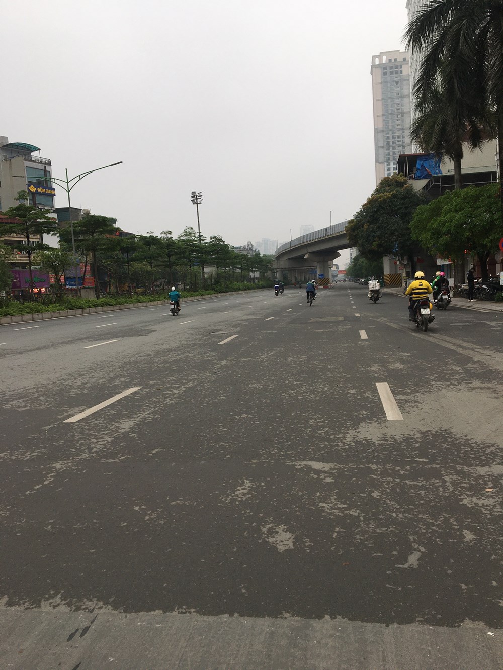Người dân Thủ đô nhanh chóng thích nghi với cuộc sống "cách ly toàn xã hội" - ảnh 2