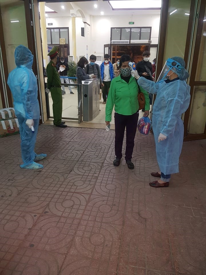 Các phương tiện giao thông công cộng hoạt động trở lại sau nới lỏng cách ly xã hội - ảnh 1