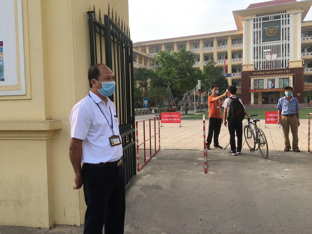 Hà Nội: Học sinh hồ hởi trở lại trường - ảnh 2