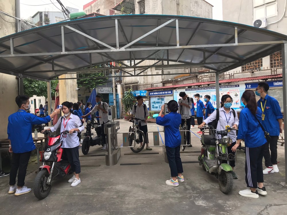 Hà Nội: Học sinh hồ hởi trở lại trường - ảnh 3