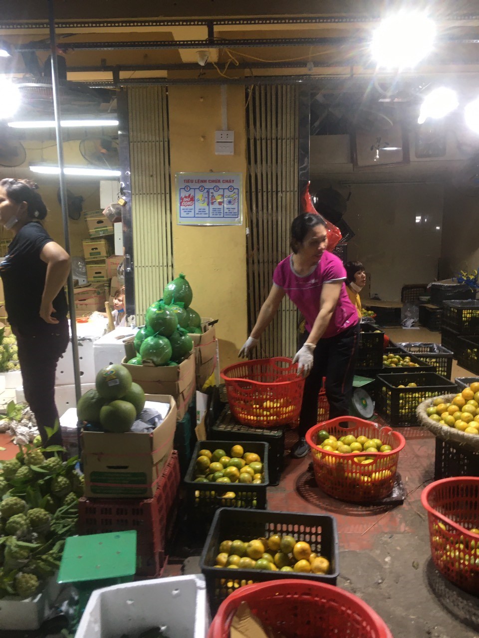 Phòng, chống dịch Covid-19: Không thể chủ quan tại các chợ dân sinh, truyền thống - ảnh 1